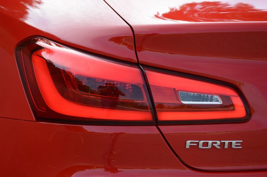  Kia Forte Koup SX 2014 года  (фото 14 из 36)